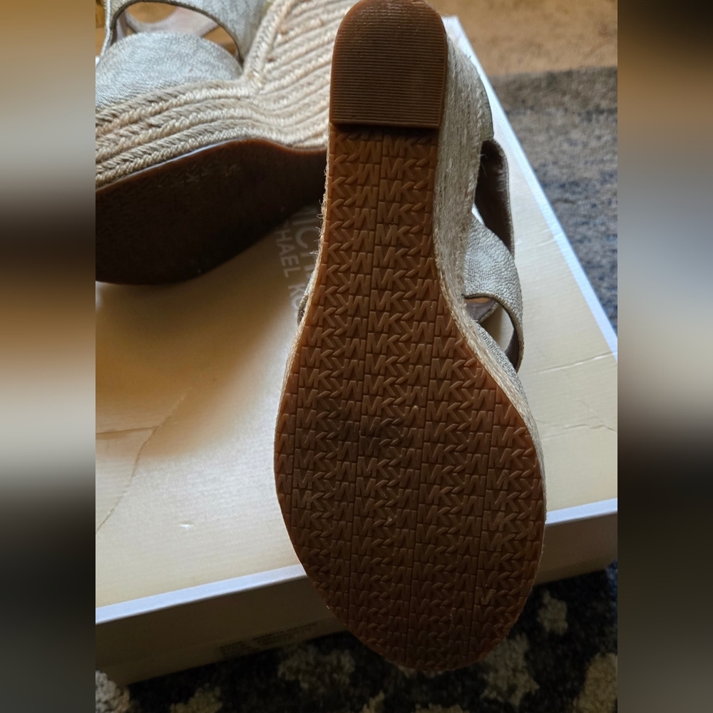 Michael Kors Damita Wedge Sandals Size 7 Minie Logo Vanilla Plataforms - Picture 7 of 11